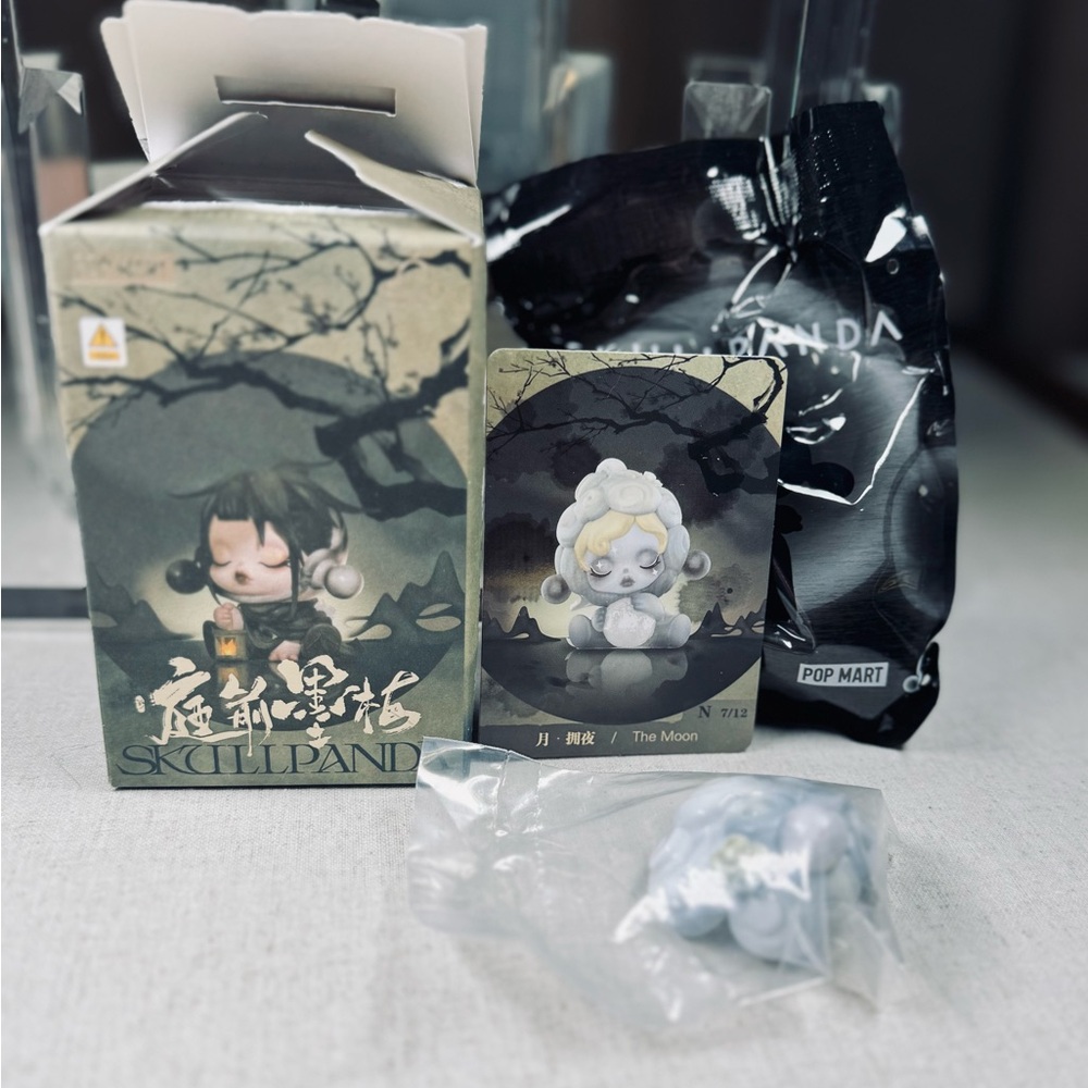 POP MART SKULLPANDA Ink Plum Blossom Series – The Moon